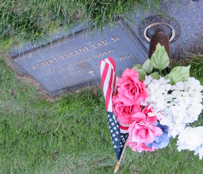 Robert Eugene Lau Grave